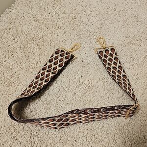 Stylish Black and Gold Crossbody Strap